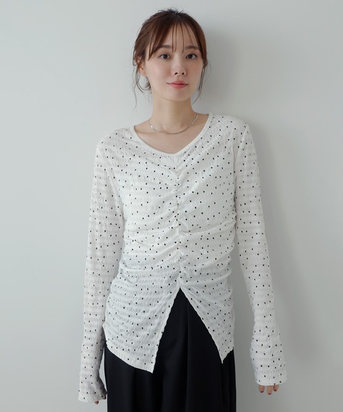 AMUU. PRECIEUSE(アムープレシューズ)の「ドットシャーリングプルオーバー(Tシャツ/カットソー・レディース・オフホワイト/ブラック・FREE)」の2枚目の写真
