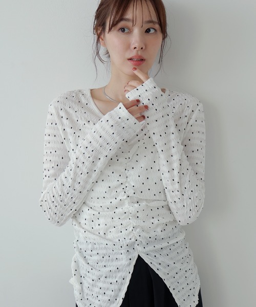 AMUU. PRECIEUSE(アムープレシューズ)の「ドットシャーリングプルオーバー(Tシャツ/カットソー・レディース・オフホワイト/ブラック・FREE)」の3枚目の写真