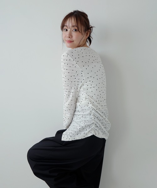 AMUU. PRECIEUSE(アムープレシューズ)の「ドットシャーリングプルオーバー(Tシャツ/カットソー・レディース・オフホワイト/ブラック・FREE)」の4枚目の写真
