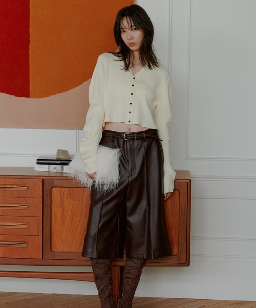 MIESROHE(ミースロエ)の「ベルトセットシンセティックレザーバミューダパンツ(その他パンツ・レディース・ブラック/ダークブラウン・0/1)」の3枚目の写真