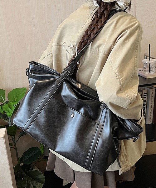 florist(フローリスト)の「【A4収納可・2WAY】ヴィンテージレザーライクトートバッグ/ショルダーバッグ(トートバッグ・レディース・モカ/チャコールグレー/ブラック・FREE)」の9枚目の写真