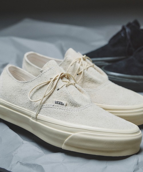 VANS(バンズ)の「VANS PREMIUM オーセンティック イーズ ヘアリースエード / LX Authentic Ease HAIRY SUEDE VN000EHFSAN1(スニーカー・メンズ・オフホワイト・6/12/11.5/11/10.5/10/9.5/9/8.5/8/7.5/7/6.5/5.5/5/4.5/4)」の1枚目の写真