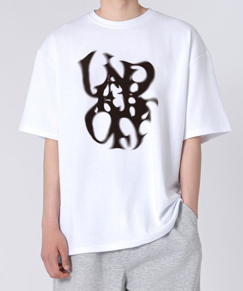 UNDEROFF(アンダーオフ)の「オーバーサイズクルーネックアンダーオフスモーク半袖Tシャツホワイト(Tシャツ/カットソー・レディース・ホワイト・X-LARGE/LARGE/MEDIUM/SMALL)」の2枚目の写真