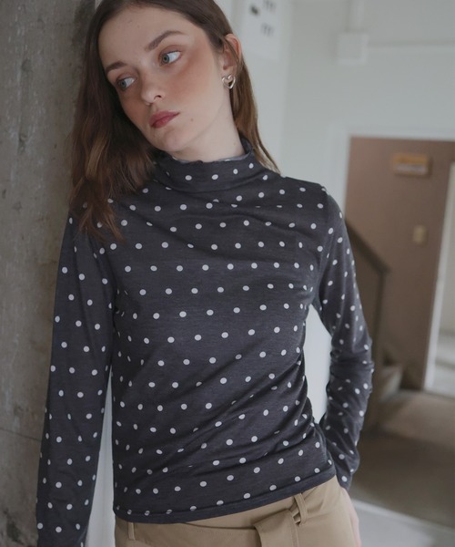 Mili affinity(ミリアフィニティー)の「シアードットハイネックTシャツ(Tシャツ/カットソー・レディース・ブラック×ホワイト/ブラウン系その他/グレー系その他/ホワイト×ブラック・FREE)」の3枚目の写真