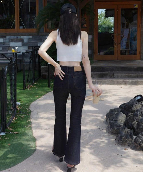 ACYM（アシーム）の「スリムフィットフレアデニム（デニムパンツ・レディース・インディゴブルー・MEDIUM/SMALL）」の18枚目の写真