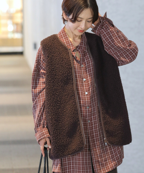 Champion(チャンピオン)の「《追加/新色》別注【Champion/チャンピオン】ボアフリースベスト(その他アウター・レディース・チャコールグレー/ブラウン・FREE)」の2枚目の写真