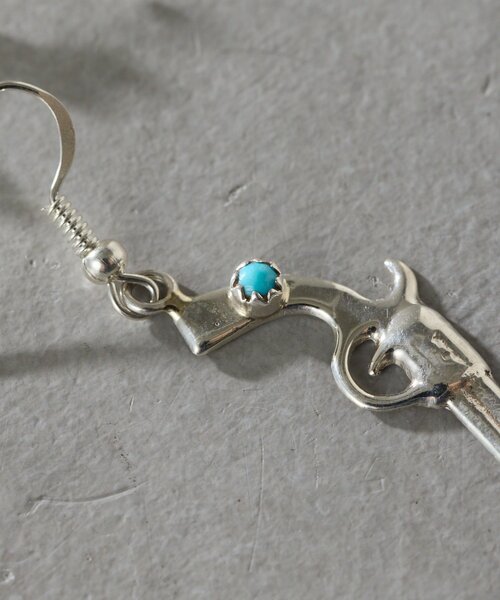 ear PAPILLONNER(イアパピヨネ)の「《スターリングシルバー使用》ハンドガンピアス(ピアス(両耳用)・レディース・シルバー系その他4・FREE)」の2枚目の写真