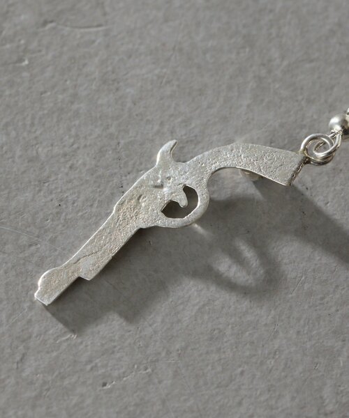 ear PAPILLONNER(イアパピヨネ)の「《スターリングシルバー使用》ハンドガンピアス(ピアス(両耳用)・レディース・シルバー系その他4・FREE)」の5枚目の写真