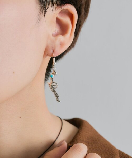ear PAPILLONNER(イアパピヨネ)の「《スターリングシルバー使用》ハンドガンピアス(ピアス(両耳用)・レディース・シルバー系その他4・FREE)」の7枚目の写真