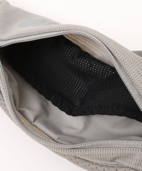 THE NORTH FACE（ザノースフェイス）の「【THE NORTH FACE/ザ ノースフェイス】PACER BELT（ボディバッグ/ウエストポーチ・メンズ・ストーン/ブラック・FREE）」の5枚目の写真