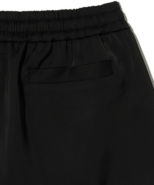 Kijun（キジュン）の「Kijun / Line Satin Shorts / 25PSW301A,25PSW301BKijun / Line Satin Shorts / 25PSW301A，25PSW301B 秋服 冬服（その他パンツ・レディース・ブラック/アイボリー・M）」の8枚目の写真