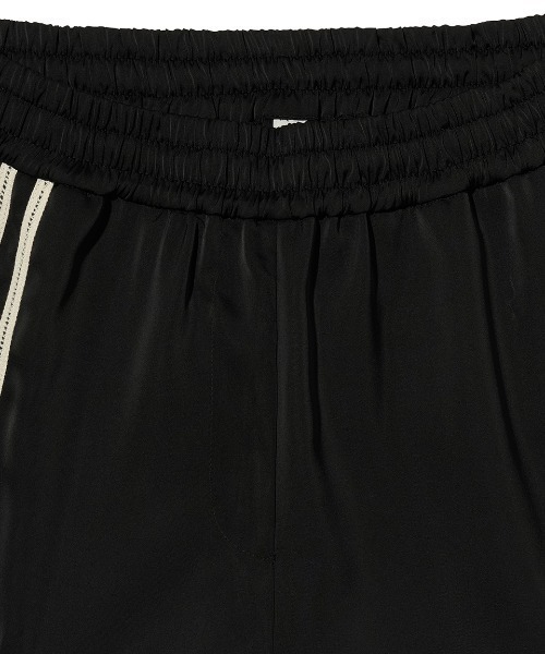 Kijun（キジュン）の「Kijun / Line Satin Shorts / 25PSW301A,25PSW301BKijun / Line Satin Shorts / 25PSW301A，25PSW301B 秋服 冬服（その他パンツ・レディース・ブラック/アイボリー・M）」の5枚目の写真