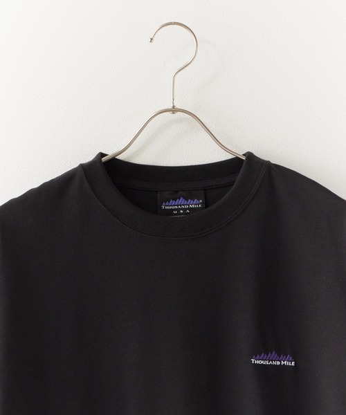 THOUSAND MILE(サウザンドマイル)の「THOUSAND MILE/サウザンドマイル SHORT SLEEVE PRINT T-SHIRT HISTORY メッセージロゴ クルーネック ワイドTシャツ 2026年 夏 夏服(Tシャツ/カットソー・メンズ・ブラック・M)」の4枚目の写真