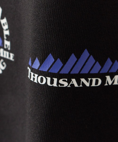 THOUSAND MILE(サウザンドマイル)の「THOUSAND MILE/サウザンドマイル SHORT SLEEVE PRINT T-SHIRT HISTORY メッセージロゴ クルーネック ワイドTシャツ 2026年 夏 夏服(Tシャツ/カットソー・メンズ・ブラック・M)」の9枚目の写真