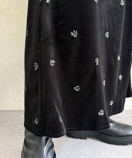 CPCM(シーピーシーエム)の「【セットアップ着用可】小花刺繍ベロアナロースカート(スカート・レディース・ブラウン/ベージュ/ブラック・FREE)」の9枚目の写真