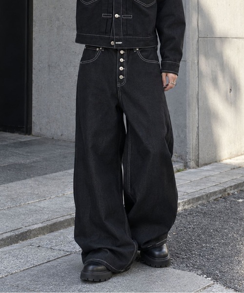 SPINNS（スピンズ）の「【セットアップ対応】13.5oz フロントドーナッツボタンワイドデニムパンツ/ヒッコリーストライプ/ダック素材（デニムパンツ・メンズ・ブルー系その他2/ブラック系その他2/ブルー系その他/ブラック系その他・L/M）」の2枚目の写真