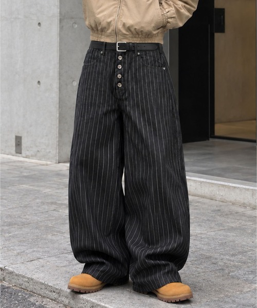 SPINNS（スピンズ）の「【セットアップ対応】13.5oz フロントドーナッツボタンワイドデニムパンツ/ヒッコリーストライプ/ダック素材（デニムパンツ・メンズ・ブルー系その他2/ブラック系その他2/ブルー系その他/ブラック系その他・L/M）」の3枚目の写真