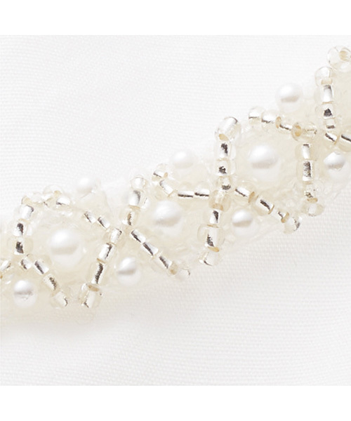 IEDIT（イディット）の「ララ・ステラ　一枚で華やぐシアーパフスリーブのビジュー付きフェミニンブラウス　（シャツ/ブラウス・レディース・ホワイト/ネイビー・MEDIUM/LARGE/SMALL/X-LARGE/XX-LARGE）」の7枚目の写真