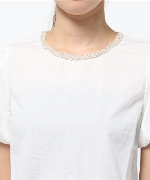 IEDIT（イディット）の「ララ・ステラ　一枚で華やぐシアーパフスリーブのビジュー付きフェミニンブラウス　（シャツ/ブラウス・レディース・ホワイト/ネイビー・MEDIUM/LARGE/SMALL/X-LARGE/XX-LARGE）」の15枚目の写真