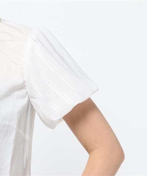 IEDIT（イディット）の「ララ・ステラ　一枚で華やぐシアーパフスリーブのビジュー付きフェミニンブラウス　（シャツ/ブラウス・レディース・ホワイト/ネイビー・MEDIUM/LARGE/SMALL/X-LARGE/XX-LARGE）」の17枚目の写真