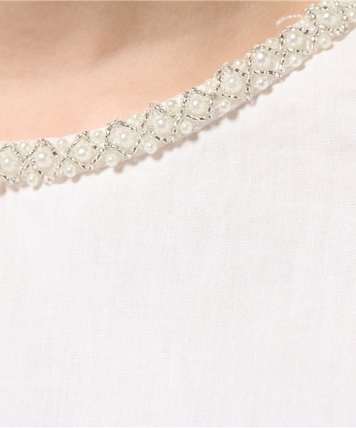 IEDIT（イディット）の「ララ・ステラ　一枚で華やぐシアーパフスリーブのビジュー付きフェミニンブラウス　（シャツ/ブラウス・レディース・ホワイト/ネイビー・MEDIUM/LARGE/SMALL/X-LARGE/XX-LARGE）」の19枚目の写真