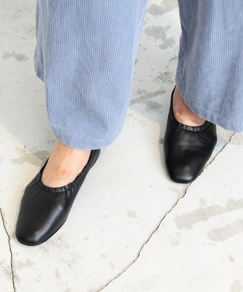 BEAUTY&YOUTH UNITED ARROWS(ビューティーアンドユースユナイテッドアローズ)の「BY∴ シャーリングフラットシューズ◆(その他シューズ・レディース・ブラック/ライトピンク・37/36/38/39)」の1枚目の写真