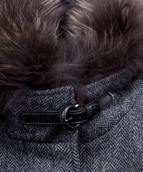 23区（ニジュウサンク）の「MAGEEヘリンボーンツイード（ポンチョ