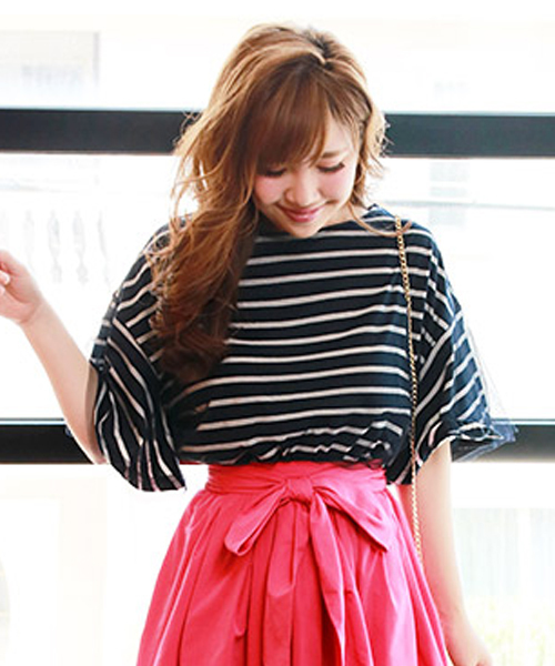 BLUEEAST（ブルーイースト）の「スリット入りフレアーボリューム袖チュール重ねボーダーカットソー（Tシャツ/カットソー・レディース・レッド/ネイビー/オフホワイト・MEDIUM）」の2枚目の写真