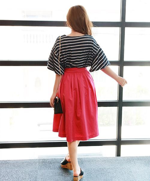 BLUEEAST（ブルーイースト）の「スリット入りフレアーボリューム袖チュール重ねボーダーカットソー（Tシャツ/カットソー・レディース・レッド/ネイビー/オフホワイト・MEDIUM）」の16枚目の写真