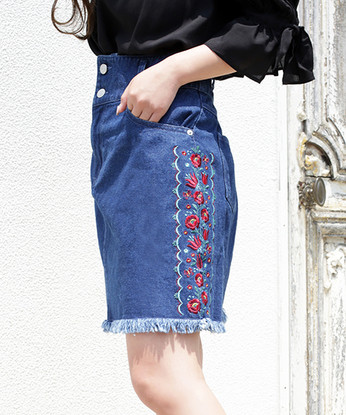 one after another NICE CLAUP(ワンアフターアナザーナイスクラップ)の「サイド刺繍スカート(デニムスカート・レディース・サックスブルー/ブルー・FREE)」の13枚目の写真