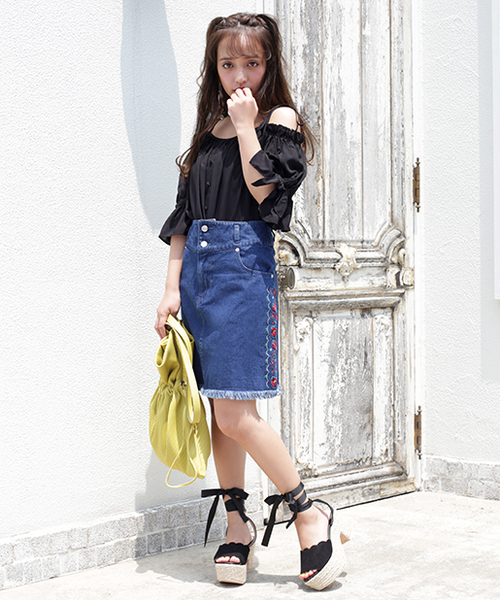 one after another NICE CLAUP(ワンアフターアナザーナイスクラップ)の「サイド刺繍スカート(デニムスカート・レディース・サックスブルー/ブルー・FREE)」の16枚目の写真