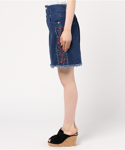 one after another NICE CLAUP(ワンアフターアナザーナイスクラップ)の「サイド刺繍スカート(デニムスカート・レディース・サックスブルー/ブルー・FREE)」の4枚目の写真