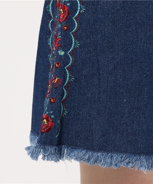 one after another NICE CLAUP(ワンアフターアナザーナイスクラップ)の「サイド刺繍スカート(デニムスカート・レディース・サックスブルー/ブルー・FREE)」の9枚目の写真