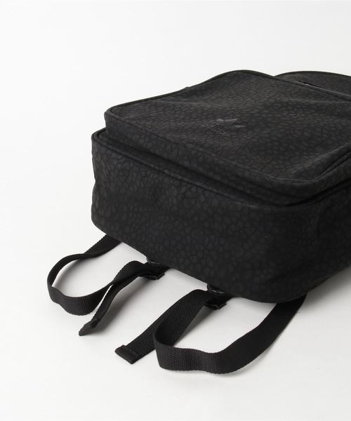 adidas（アディダス）の「オリジナルス バックパック クラシック [AC BACKPACK CLASSIC]（バックパック/リュック・メンズ・ブラック・FREE）」の3枚目の写真