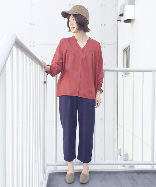 LBC（エルビーシー）の「裾ボタンクロップドパンツ（その他パンツ・レディース・ベージュ/ネイビー・M/L）」の9枚目の写真