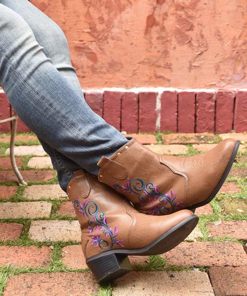 チャイハネ（チャイハネ）の「【チャイハネ】花刺繍ショートウエスタン