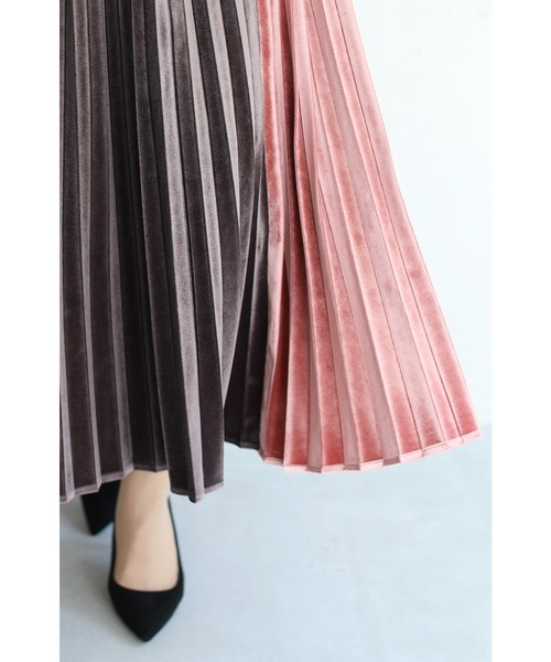 cawaii（カワイイ）の「ドレッシーなベロア調バイカラープリーツスカート（スカート・レディース・サーモンピンク・M/XL）」の5枚目の写真