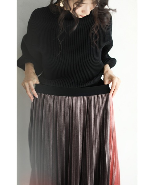cawaii（カワイイ）の「ドレッシーなベロア調バイカラープリーツスカート（スカート・レディース・サーモンピンク・M/XL）」の15枚目の写真