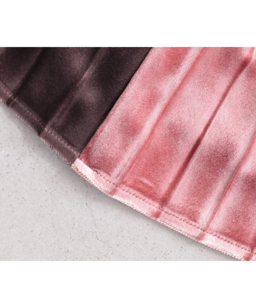 cawaii（カワイイ）の「ドレッシーなベロア調バイカラープリーツスカート（スカート・レディース・サーモンピンク・M/XL）」の21枚目の写真