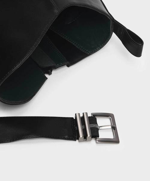 CHARLES & KEITH(チャールズ & キース)の「バックルストラップディテールニーブーツ / Buckled Strap Detail Knee Boots(ブーツ・レディース・ブラック/グリーン系その他/ブラック系その他2・23cm/23.5cm/24.5cm/25cm)」の7枚目の写真
