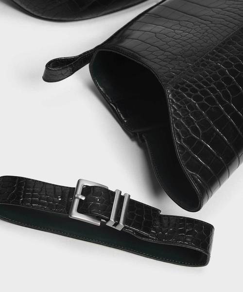 CHARLES & KEITH(チャールズ & キース)の「バックルストラップディテールニーブーツ / Buckled Strap Detail Knee Boots(ブーツ・レディース・ブラック/グリーン系その他/ブラック系その他2・23cm/23.5cm/24.5cm/25cm)」の13枚目の写真