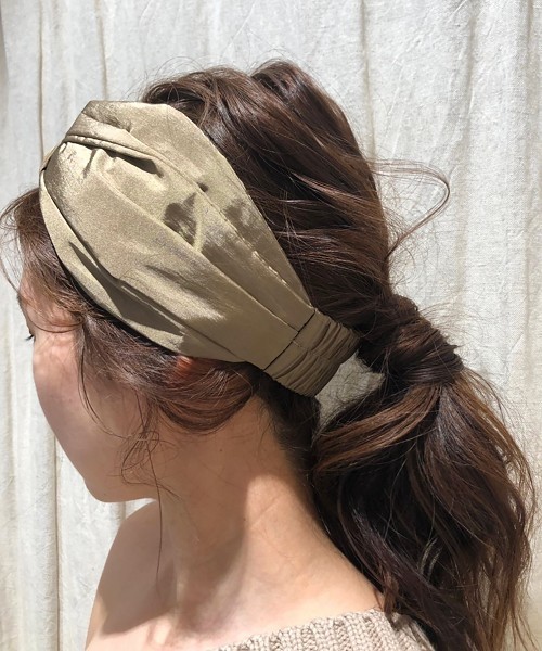 TODAYFUL（トゥデイフル）の「ノットヘアーターバン（ヘアバンド・レディース・ベージュ/キャメル・FREE）」の3枚目の写真
