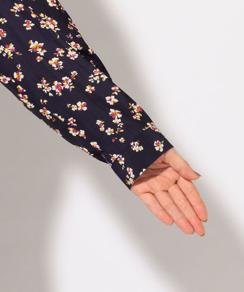 SHIPS（シップス）の「フラワープリントVネックワンピース◇（ワンピース・レディース・ベージュ/ネイビー・38/36）」の4枚目の写真