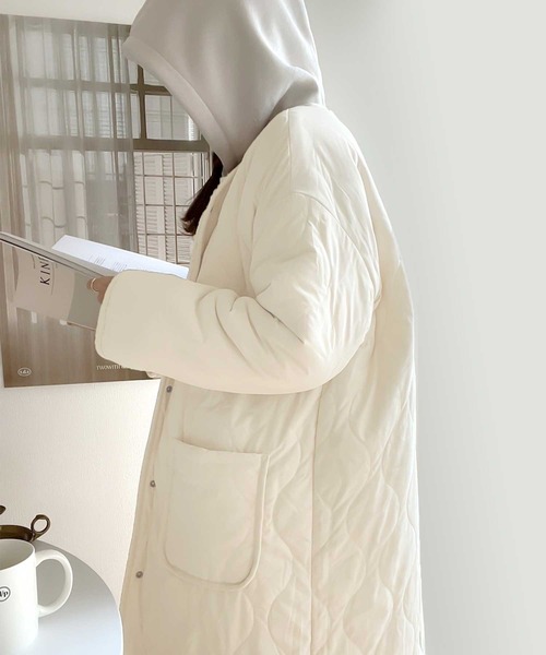 classicalelf(クラシカルエルフ)の「選べるリバーシブル ボア&ノーカラーキルティングコート(ノーカラージャケット・レディース・ベージュ/アイボリー/モカ/ベージュ系その他・MEDIUM/LARGE/X-LARGE)」の9枚目の写真