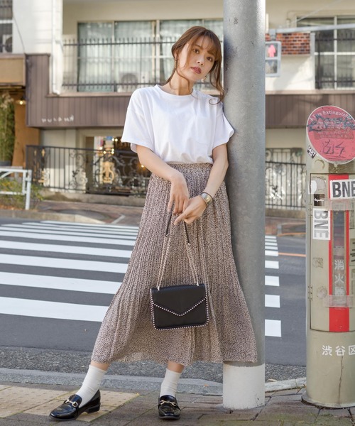 SpRay（スプレイ）の「ポケ付クルーネックTシャツ（Tシャツ/カットソー・レディース・チャコールグレー/ブラック/ピンク/アイボリー/ライトカーキ/ダークベージュ・FREE）」の13枚目の写真