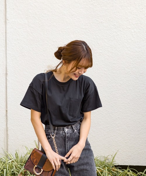 SpRay（スプレイ）の「ポケ付クルーネックTシャツ（Tシャツ/カットソー・レディース・チャコールグレー/ブラック/ピンク/アイボリー/ライトカーキ/ダークベージュ・FREE）」の17枚目の写真