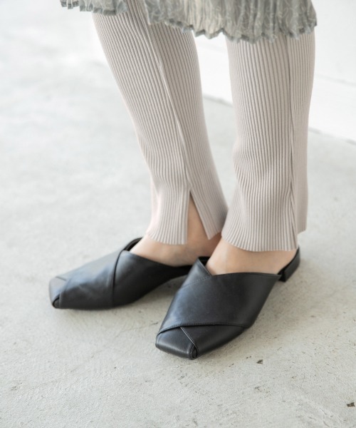 LOWRYS FARM（ローリーズファーム）の「オーバーラップミュール　866326（サンダル・レディース・アイボリー/ブラック/ブラウン・MEDIUM/LARGE）」の3枚目の写真