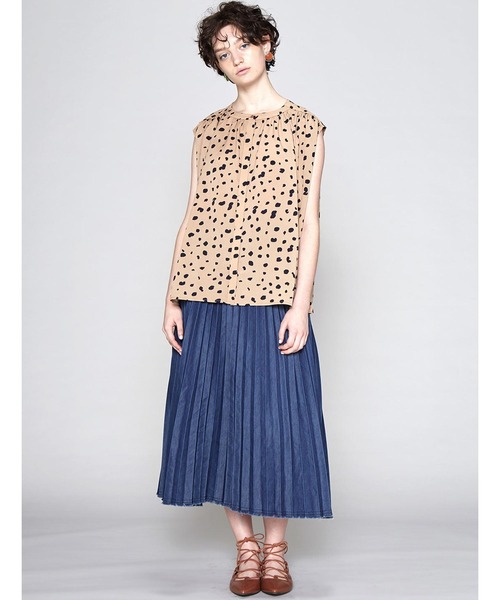 シロップ.(シロップ.)の「すそフリンジのデニムプリーツスカート(スカート・レディース・ブルー・LARGE/XX-LARGE/MEDIUM/SMALL/X-LARGE)」の2枚目の写真