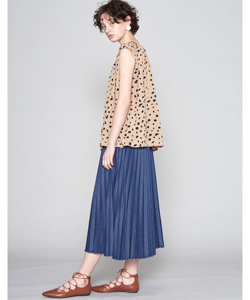 シロップ.(シロップ.)の「すそフリンジのデニムプリーツスカート(スカート・レディース・ブルー・LARGE/XX-LARGE/MEDIUM/SMALL/X-LARGE)」の3枚目の写真