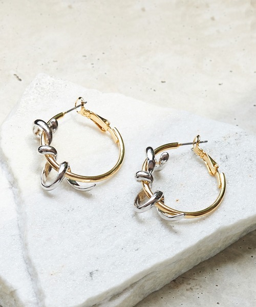 amplis（アンプリス）の「ツイストフープピアス/uneune（ピアス（両耳用）・レディース・シルバー/ゴールド・FREE）」の3枚目の写真